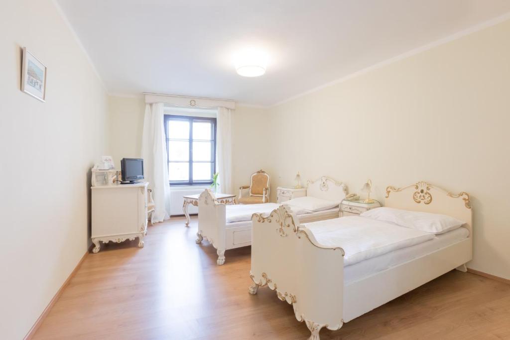 Hotel Celerin room 2